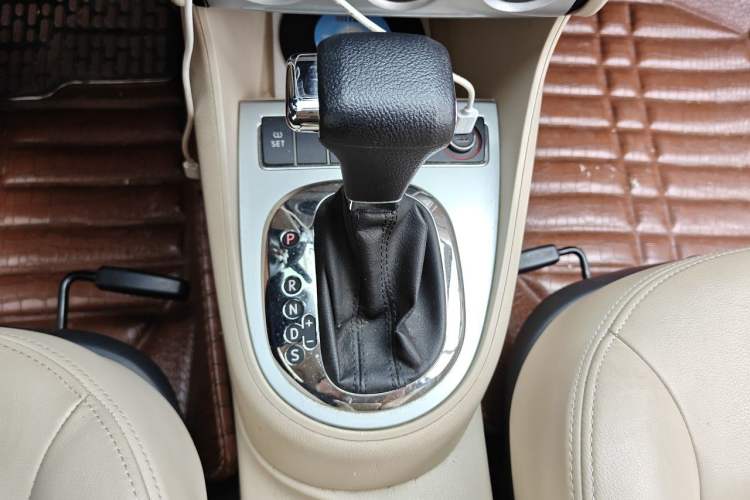 Used Volkswagen Lavida 2008 1.6L Automatic Prestige Edition Gear Lever