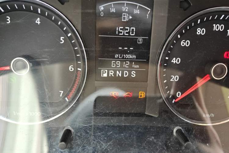 Used Volkswagen Lavida 2008 1.6L Automatic Prestige Edition Odometer Close Up