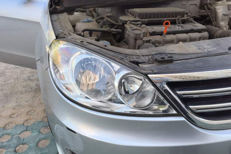 Used Volkswagen Lavida 2008 1.6L Automatic Prestige Edition Right Front Headlight