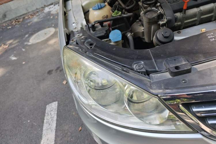 Used Volkswagen Lavida 2008 1.6L Manual Premium Edition Right Front Headlight