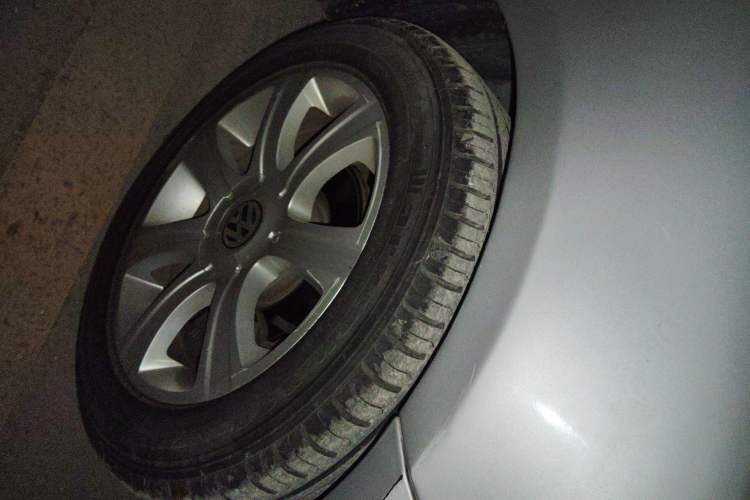 Used Volkswagen Lavida 2008 1.6L Manual Premium Edition Right Front Wheel Hub