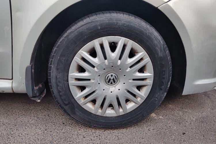 Used Volkswagen Lavida 2008 1.6L Automatic Joy Edition Right Front Wheel Hub