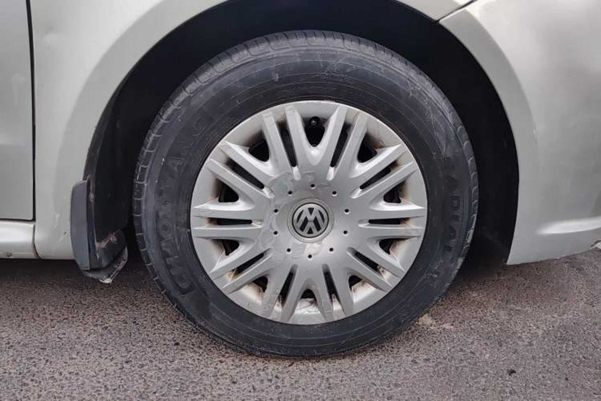 Used Volkswagen Lavida 2008 1.6L Automatic Joy Edition Right Front Wheel Hub