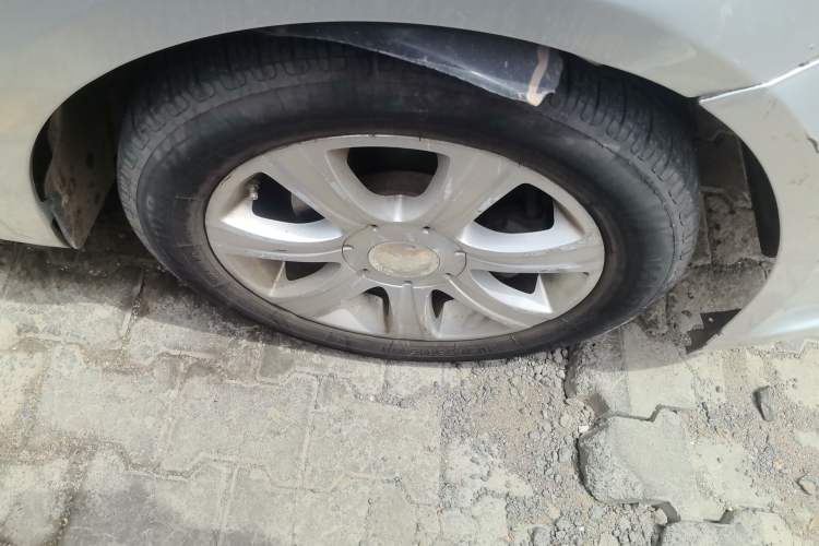 Used Volkswagen Lavida 2008 1.6L Automatic Prestige Edition Right Front Wheel Hub