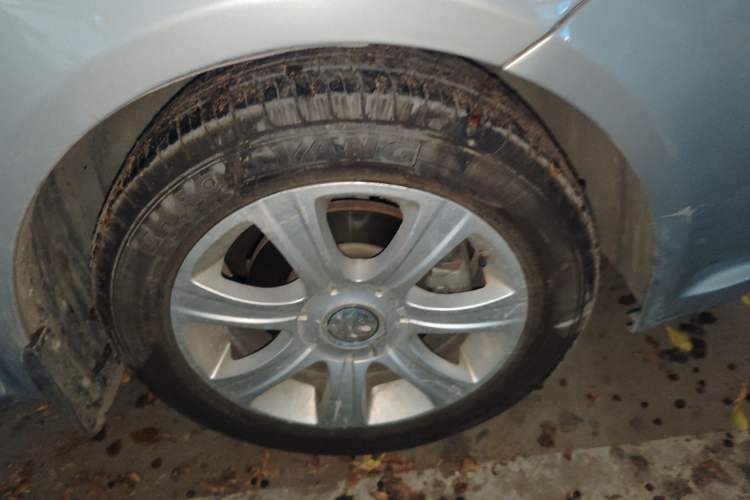 Used Volkswagen Lavida 2008 1.6L Automatic Prestige Edition Right Front Wheel Hub