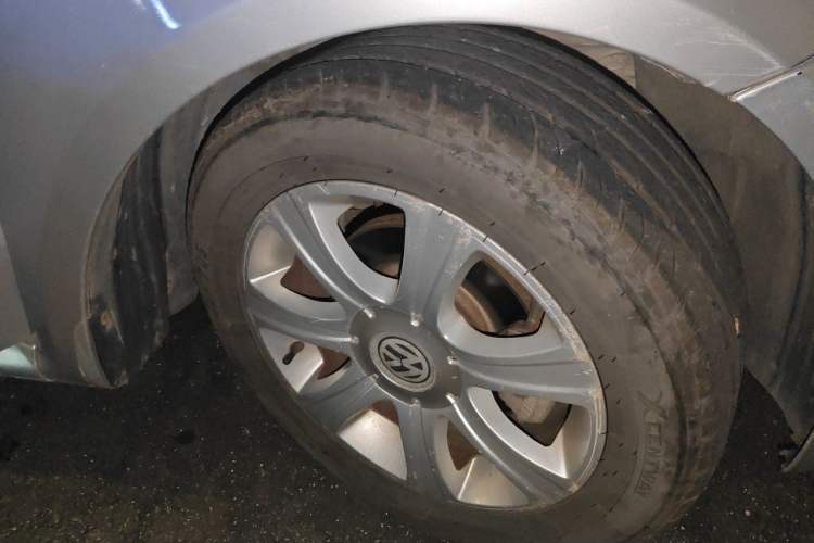 Used Volkswagen Lavida 2008 1.6L Automatic Prestige Edition Right Front Wheel Hub