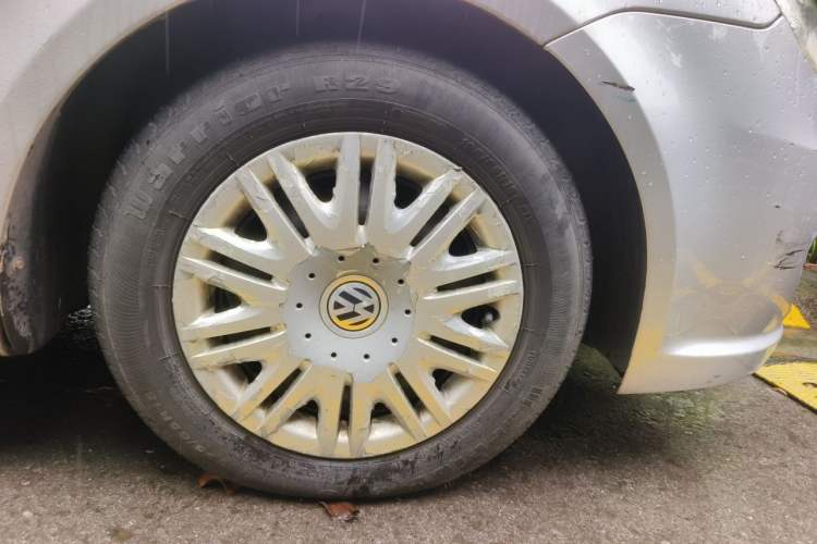 Used Volkswagen Lavida 2008 1.6L Automatic Joy Edition Right Front Wheel Hub