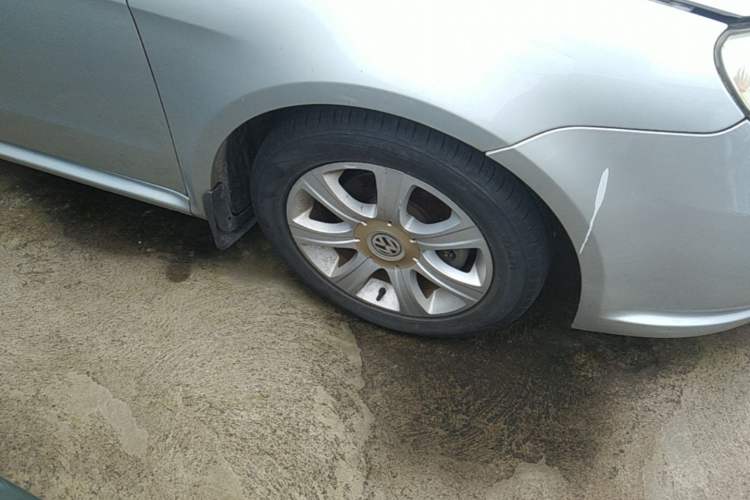 Used Volkswagen Lavida 2008 1.6L Manual Premium Edition Right Front Wheel Hub