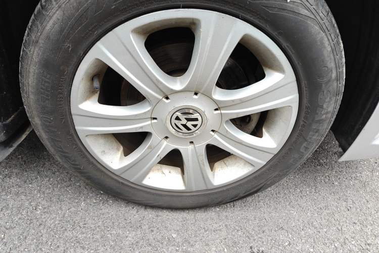 Used Volkswagen Lavida 2008 1.6L Automatic Prestige Edition Right Front Wheel Hub