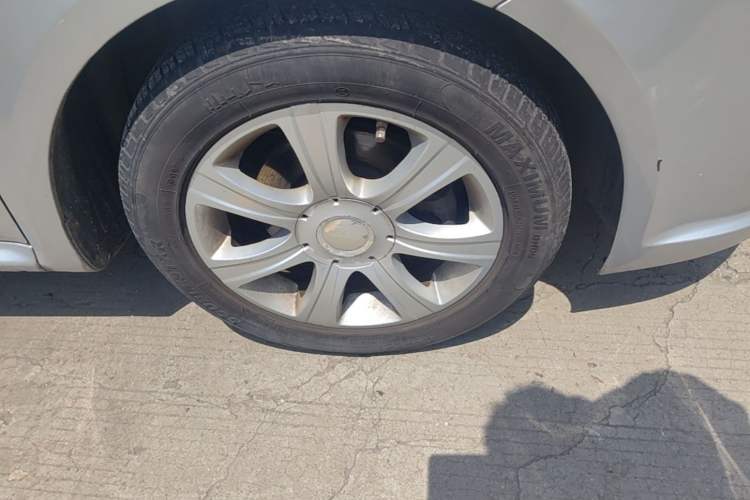 Used Volkswagen Lavida 2008 1.6L Manual Premium Edition Right Front Wheel Hub