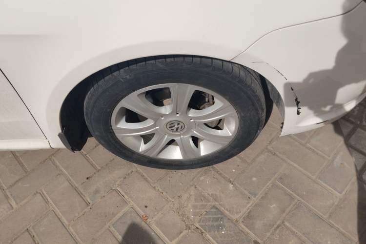 Used Volkswagen Lavida 2008 1.6L Automatic Prestige Edition Right Front Wheel Hub