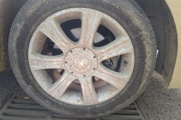 Used Volkswagen Lavida 2008 1.6L Automatic Prestige Edition Right Front Wheel Hub