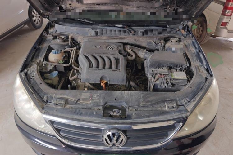 Used Volkswagen Lavida 2009 2.0L Manual - PinYou Version Engine Bay