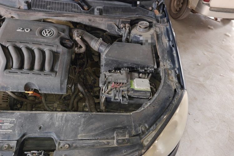 Used Volkswagen Lavida 2009 2.0L Manual - PinYou Version Engine Bay Left