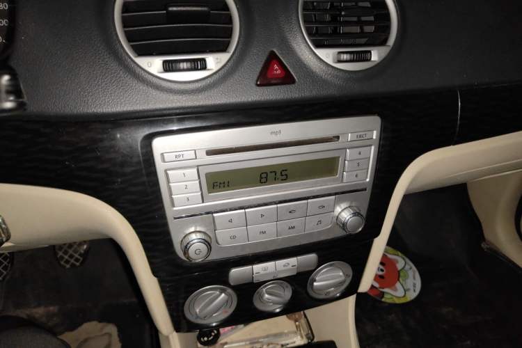 Used Volkswagen Lavida 2009 2.0L Manual - PinYou Version Audio And AC Panel