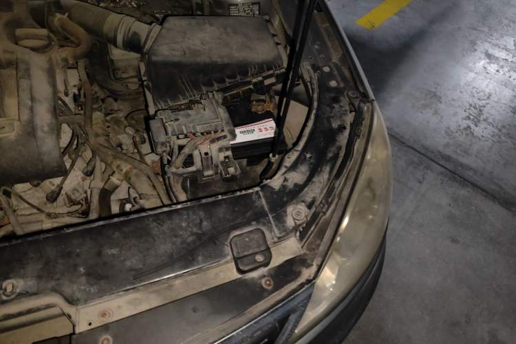 Used Volkswagen Lavida 2009 2.0L Manual - PinYou Version Engine Bay Left