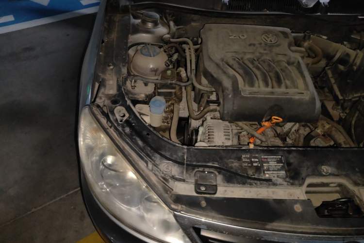 Used Volkswagen Lavida 2009 2.0L Manual - PinYou Version Engine Bay Right