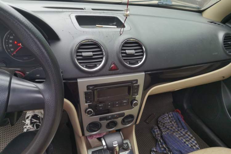 Used Volkswagen Lavida 2010 1.4TSI Sport Edition Audio And AC Panel