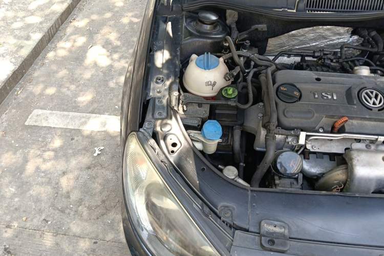 Used Volkswagen Lavida 2010 1.4TSI Sport Edition Engine Bay Right