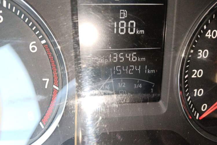 Used Volkswagen Lavida 2010 1.4TSI Sport Edition Odometer Close Up