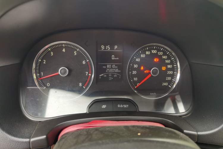 Used Volkswagen Lavida 2010 1.4TSI Sport Edition Odometer Close Up