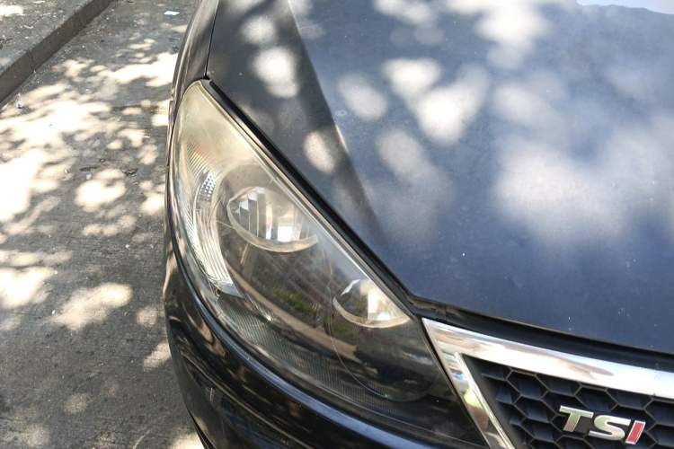 Used Volkswagen Lavida 2010 1.4TSI Sport Edition Right Front Headlight