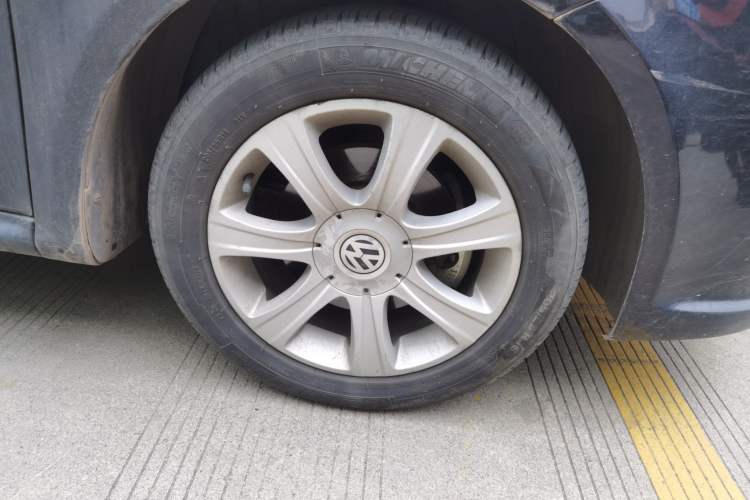 Used Volkswagen Lavida 2010 1.4TSI Sport Edition Right Front Wheel Hub