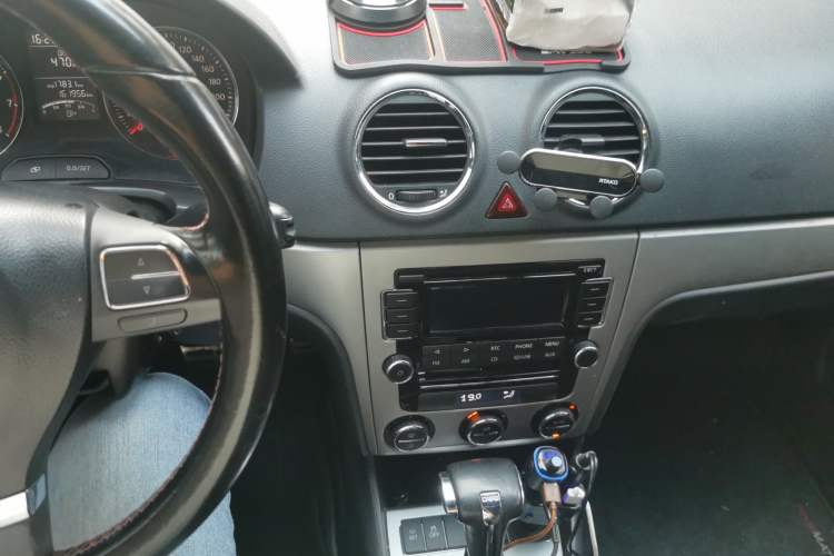 Used Volkswagen Lavida 2010 1.4TSI Sport Edition Audio And AC Panel