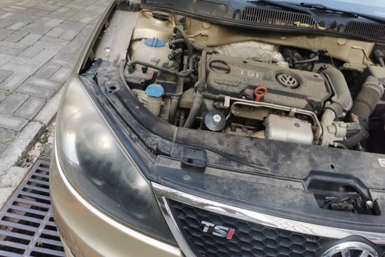 Used Volkswagen Lavida 2010 1.4TSI Sport Edition Engine Bay Right