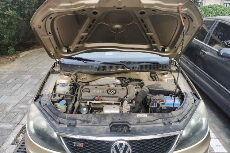 Used Volkswagen Lavida 2010 1.4TSI Sport Edition Engine Bay
