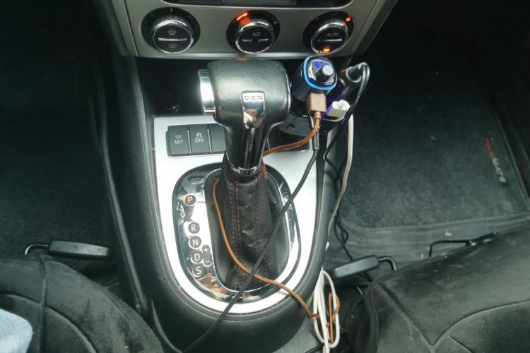 Used Volkswagen Lavida 2010 1.4TSI Sport Edition Gear Lever