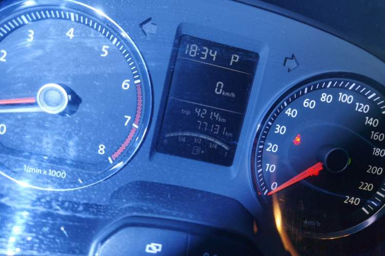 Used Volkswagen Lavida 2010 1.4TSI Sport Edition Odometer Close Up