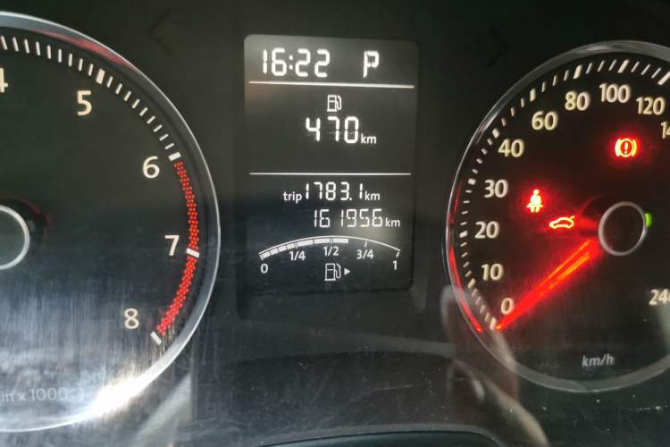 Used Volkswagen Lavida 2010 1.4TSI Sport Edition Odometer Close Up