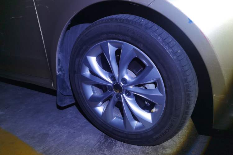 Used Volkswagen Lavida 2010 1.4TSI Sport Edition Right Front Wheel Hub