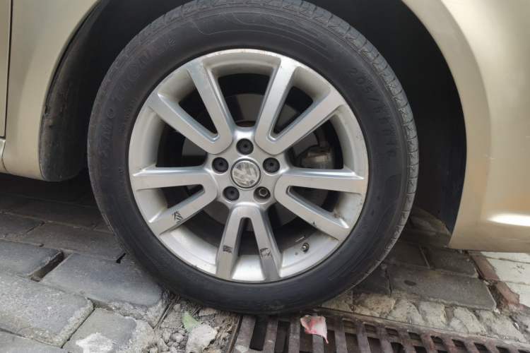 Used Volkswagen Lavida 2010 1.4TSI Sport Edition Right Front Wheel Hub