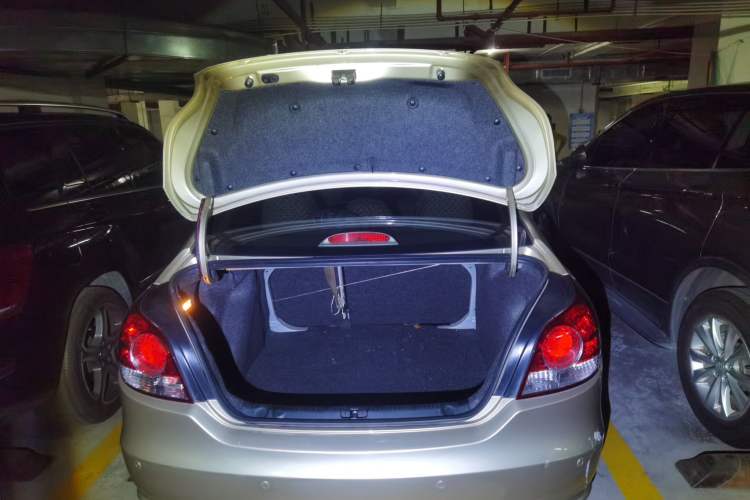Used Volkswagen Lavida 2010 1.4TSI Sport Edition Trunk