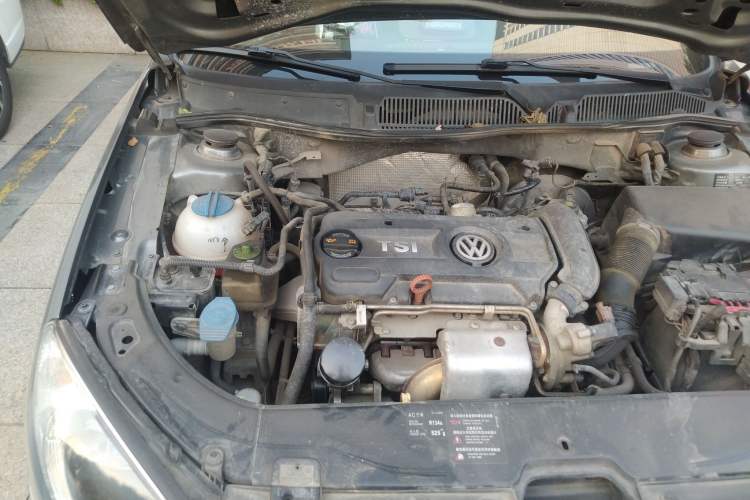 Used Volkswagen Lavida 2010 1.4TSI Sport Edition Engine Bay Right