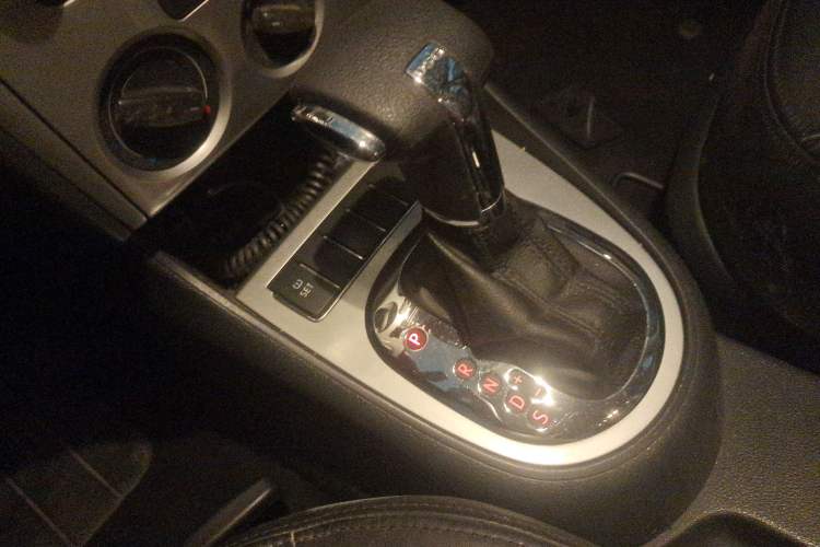 Used Volkswagen Lavida 2010 1.4TSI Sport Edition Gear Lever