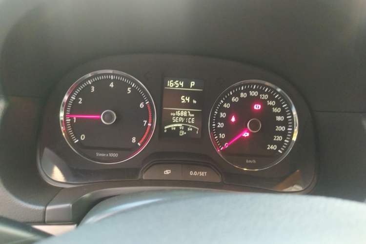 Used Volkswagen Lavida 2010 1.4TSI Sport Edition Instrument Cluster