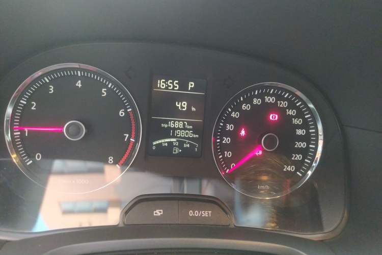 Used Volkswagen Lavida 2010 1.4TSI Sport Edition Odometer Close Up