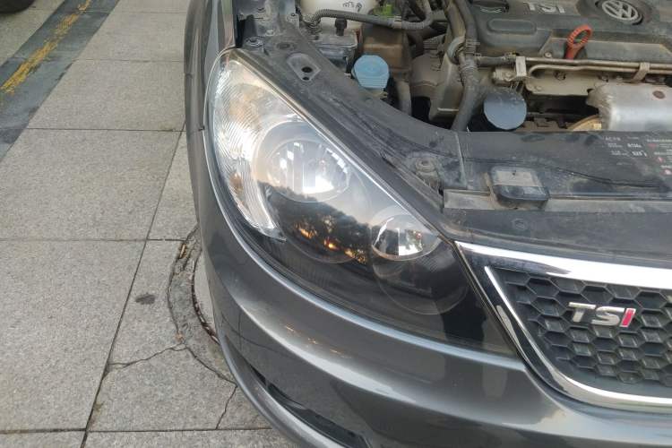 Used Volkswagen Lavida 2010 1.4TSI Sport Edition Right Front Headlight