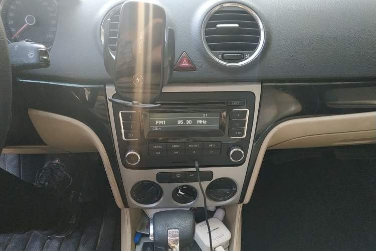 Used Volkswagen Lavida 2010 1.4TSI Sport Edition Audio And AC Panel