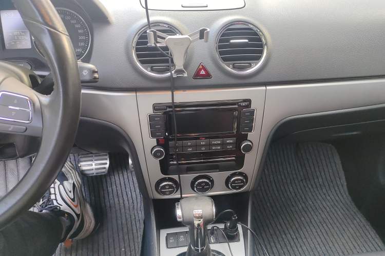 Used Volkswagen Lavida 2010 1.4TSI Sport Edition Audio And AC Panel