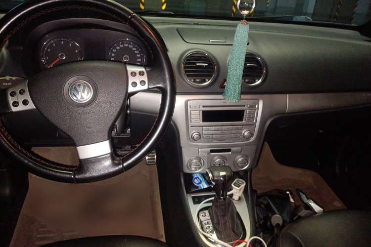 Used Volkswagen Lavida 2010 1.4TSI Sport Edition Center Console