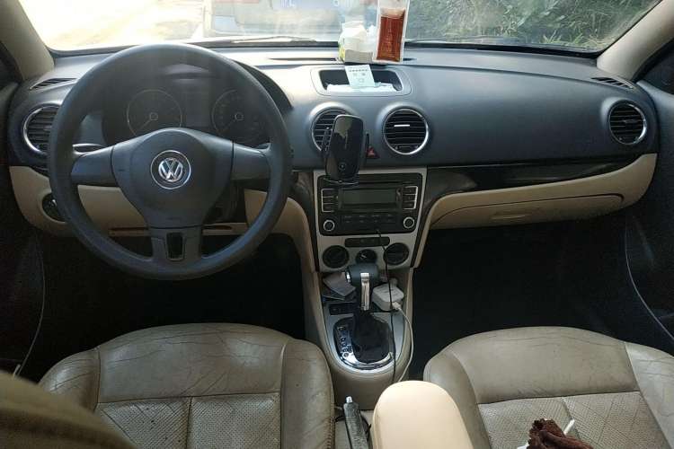 Used Volkswagen Lavida 2010 1.4TSI Sport Edition Center Console