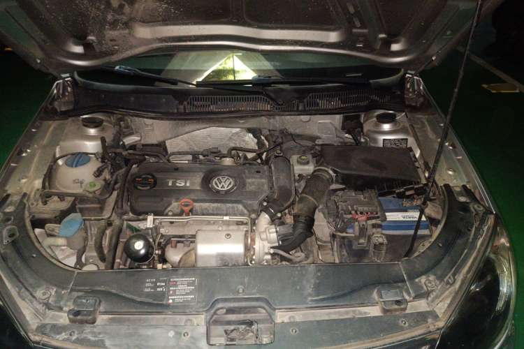 Used Volkswagen Lavida 2010 1.4TSI Sport Edition Engine Bay