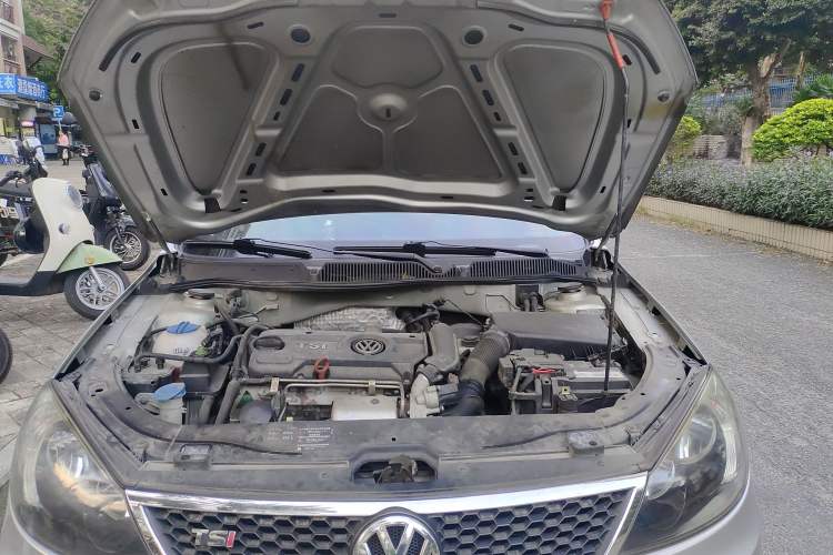 Used Volkswagen Lavida 2010 1.4TSI Sport Edition Engine Bay