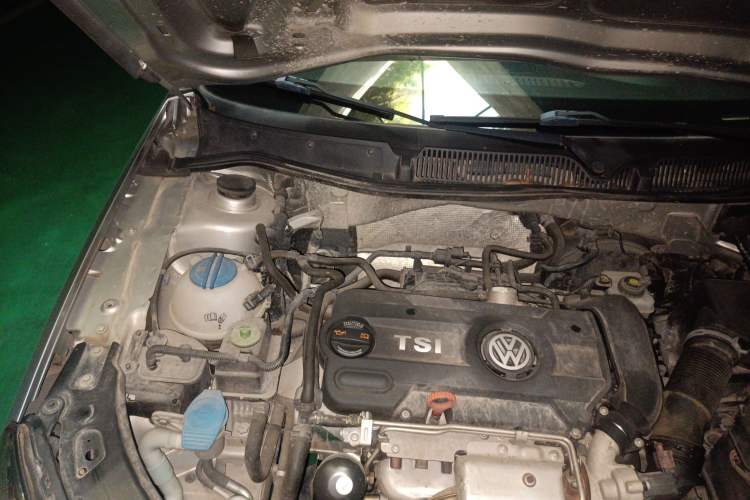 Used Volkswagen Lavida 2010 1.4TSI Sport Edition Engine Bay Right