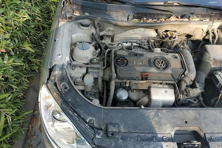 Used Volkswagen Lavida 2010 1.4TSI Sport Edition Engine Bay Right