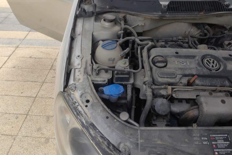 Used Volkswagen Lavida 2010 1.4TSI Sport Edition Engine Bay Right